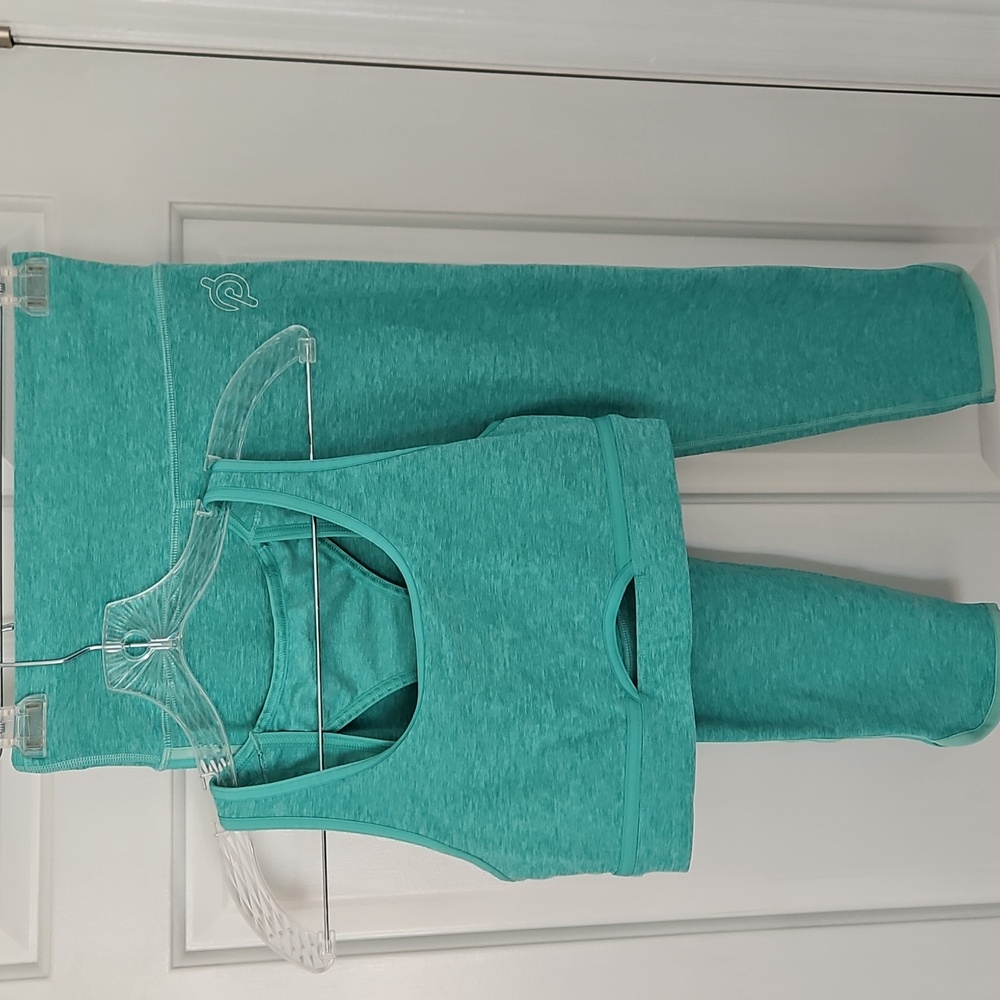 Peloton Turquoise Racerback Sports Bra And Capri Leggings Set Size M